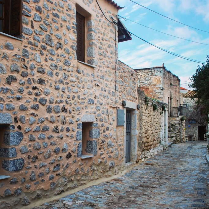 All Stone, Everything.. Apartment Areopoli Exterior foto